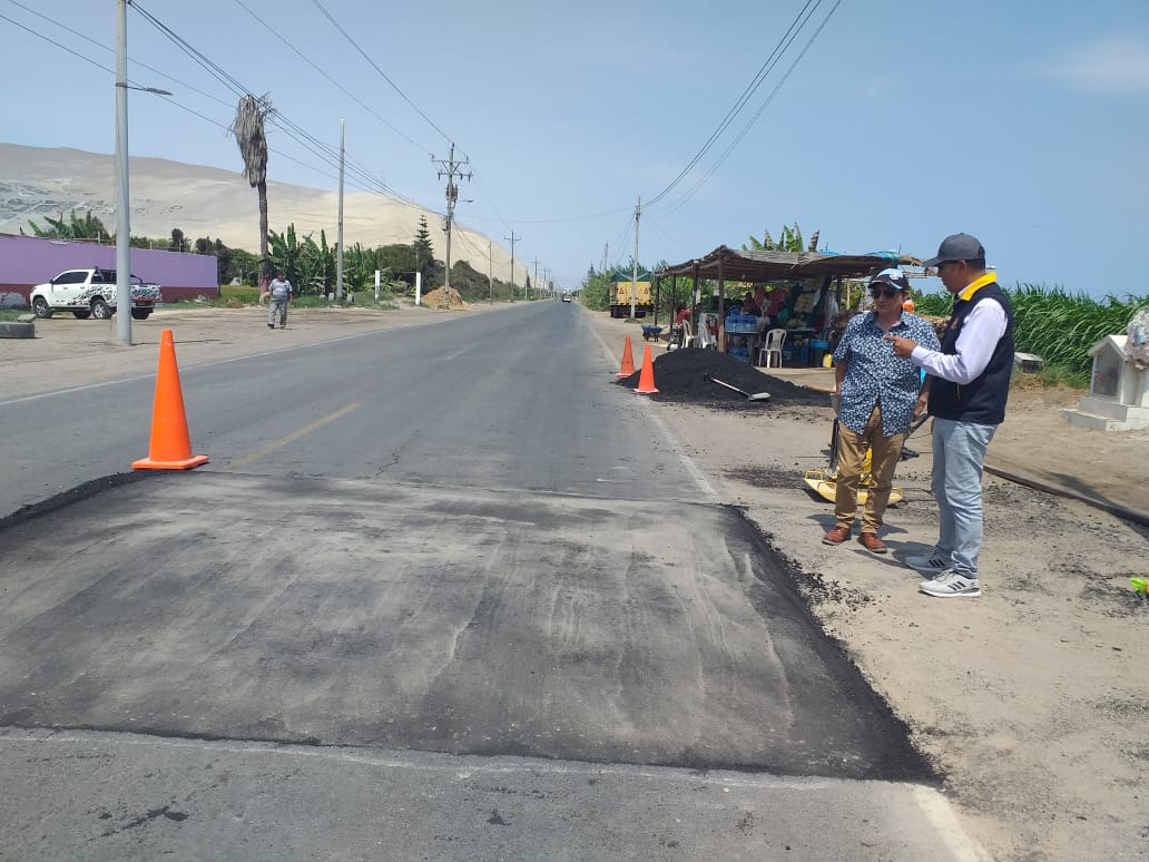 Para Evitar Accidentes De Tránsito La Municipalidad Provincial De Camaná Construye Dos Reductores De Velocidad En Sector El Chorro