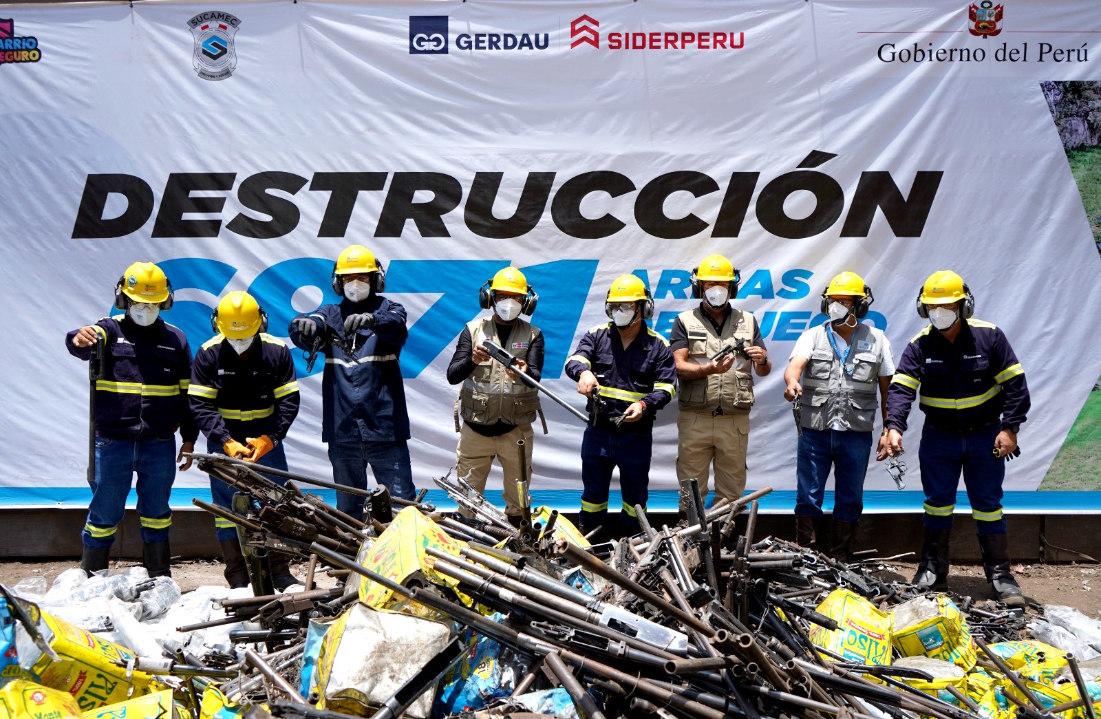 SUCAMEC y SIDERPERÚ funden (9.5) toneladas de armas ilegales que serán transformadas en juegos infantiles