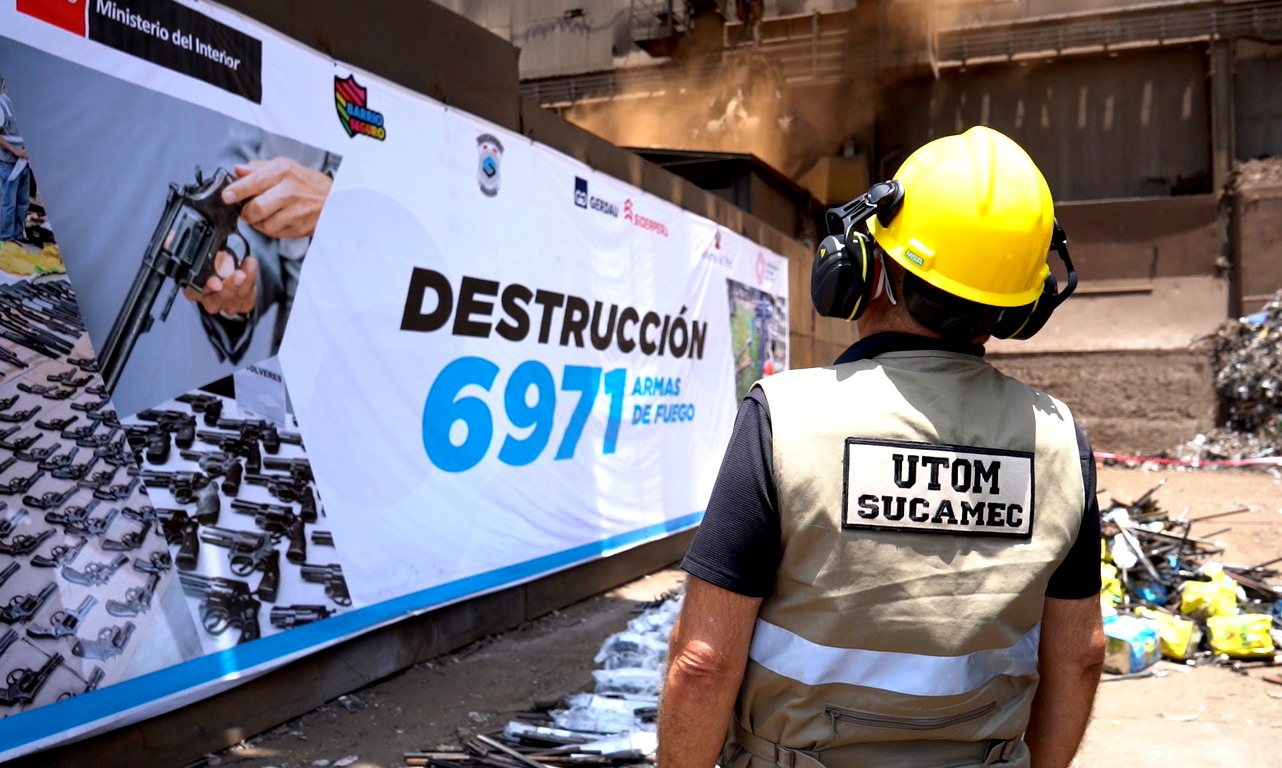 SUCAMEC y SIDERPERÚ funden (9.5) toneladas de armas ilegales que serán transformadas en juegos infantiles