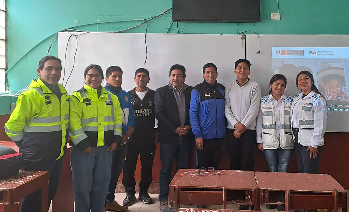En Chupaca informamos sobre los trabajos de la escuela temporal para la IE 19 de Abril