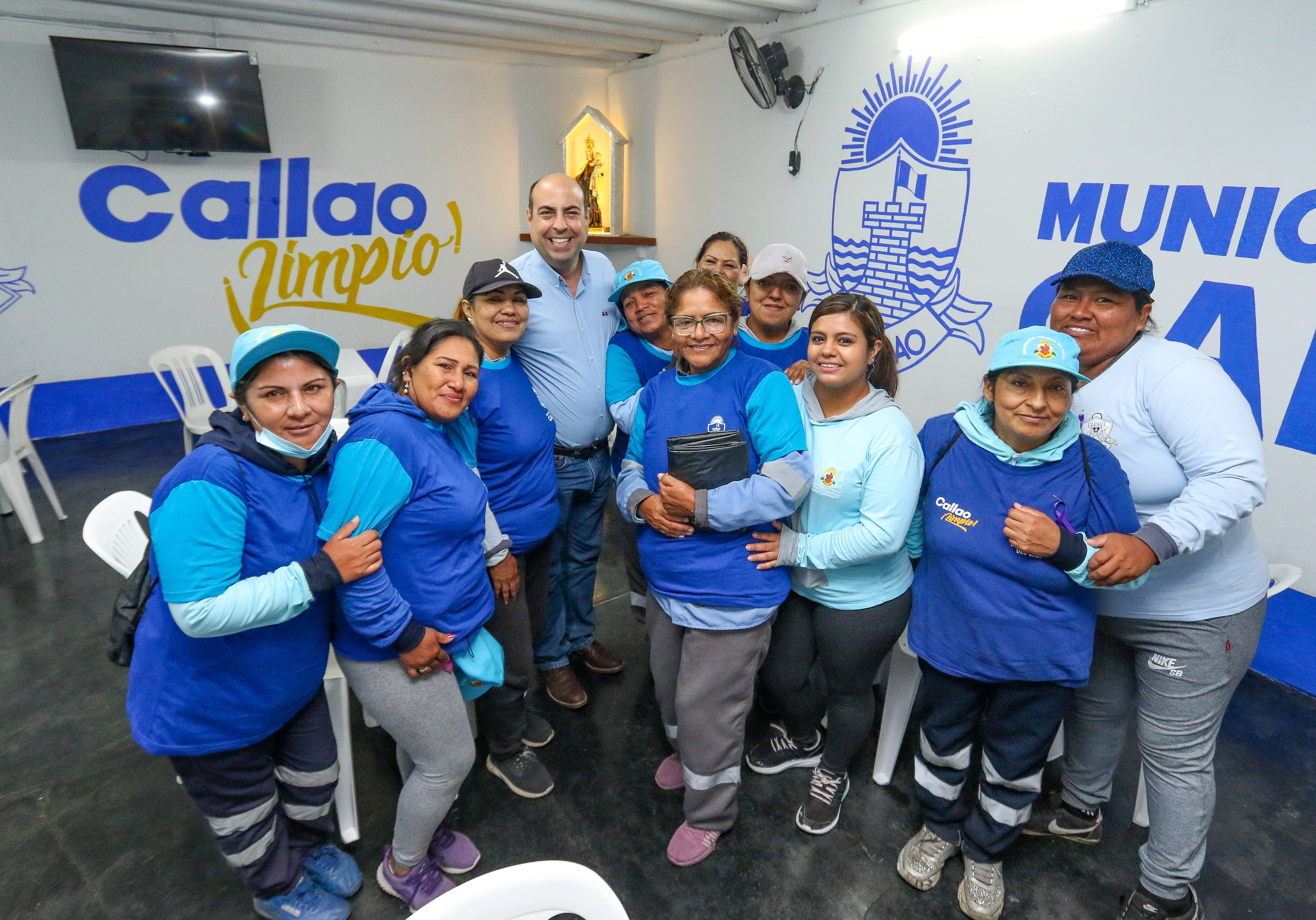 Como parte de las actividades por el “Día Internacional de la Mujer”, el alcalde del Callao, Pedro Spadaro, encabezó un homenaje a más de 600 mujeres guerreras y luchadoras de Slimp Callao.
