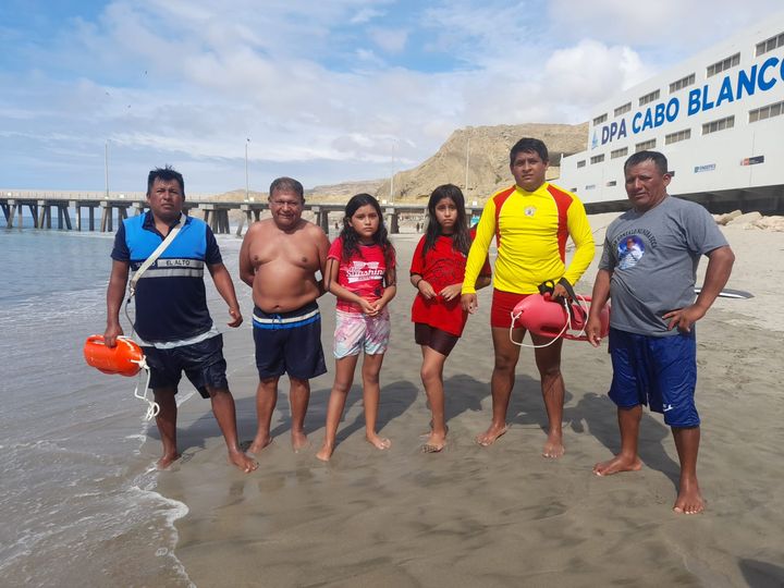 Salvataje Policial y Municipal salvan la vida de 03 personas en Cabo Blanco
