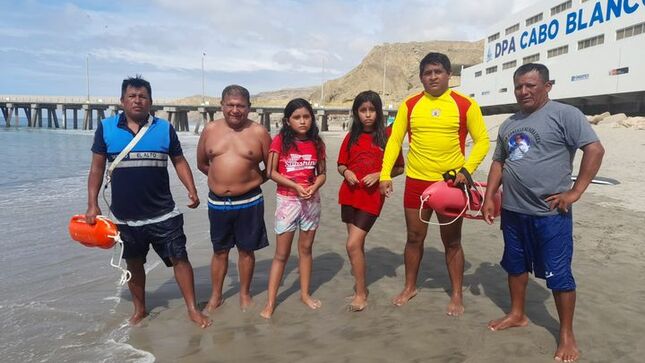 Salvataje Policial y Municipal salvan la vida de 03 personas en Cabo Blanco