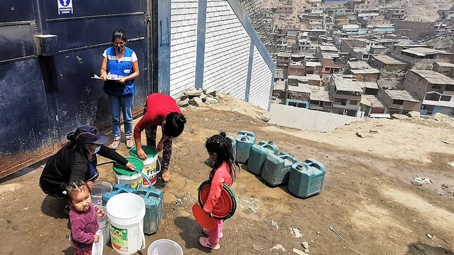 Mujeres sin acceso a la red pública