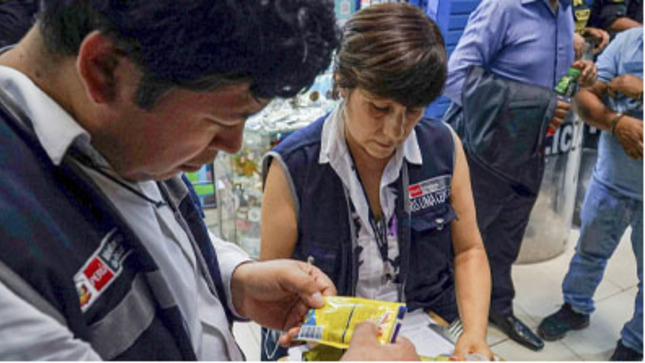 Imagen 1 de 12 mil medicamentos fueron incautados en operativo realizado en el centro comercial El Hueco