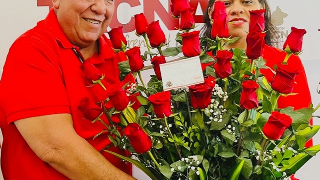 Servidora regional Katia Cabello fue reconocida por gobernador Torres en el Día Internacional de la Mujer