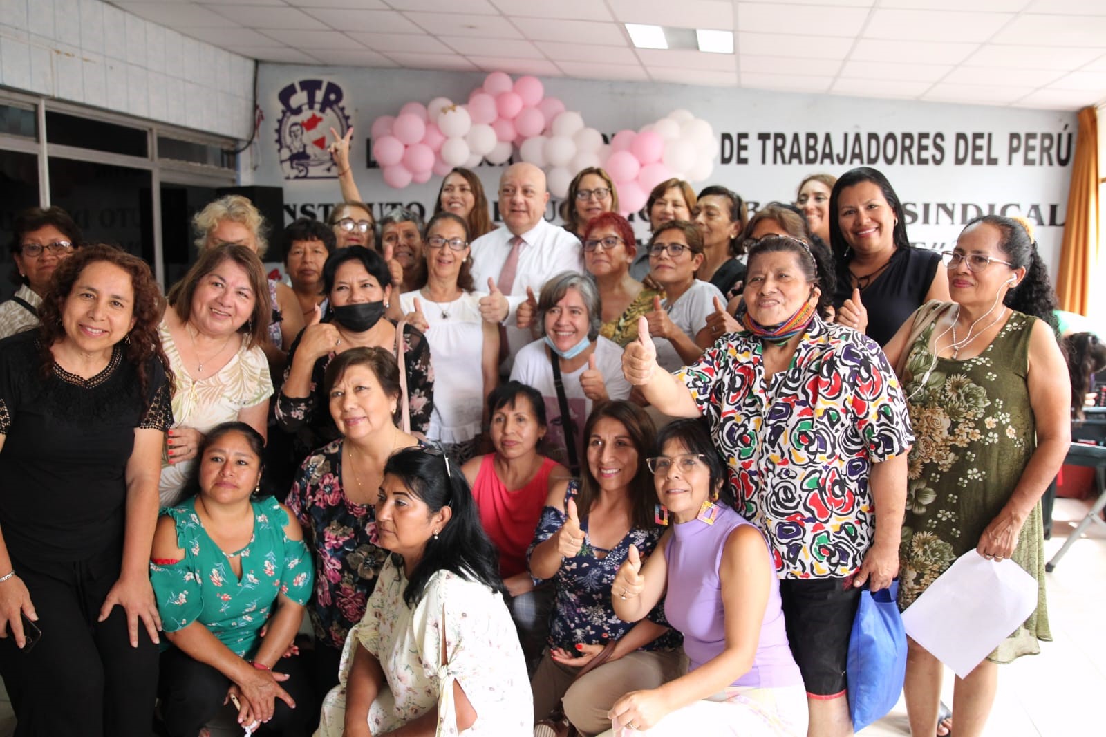 Ministro en homenaje a la mujer