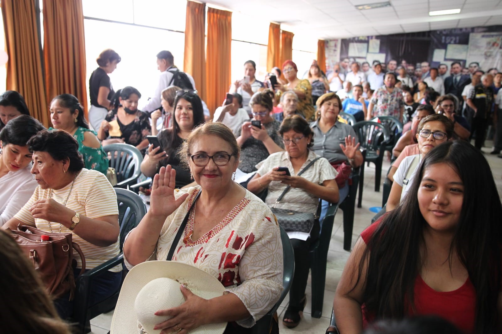 SM en homenaje a mujeres
