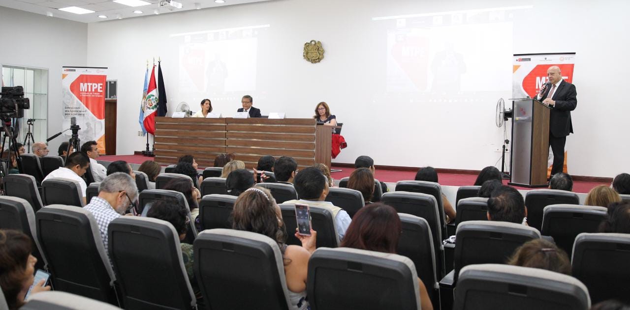 SM en homenaje a mujeres