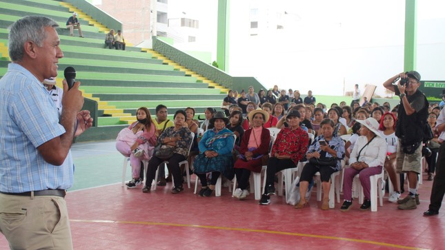 Comuna huaralina agasajó a mujeres en su día con expo feria, taller de liderazgo y entrega de obsequios