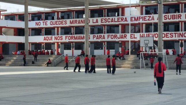 Tras inspección, las autoridades del colegio habilitaron dos aulas como comedores.
La Comisión de la sede regional evaluará mañana si inicia un PAS contra la IE.
