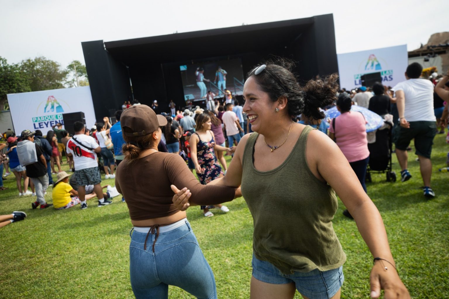 Show de carnavales de las distintas regiones del país se presentaron en auditorio de Chabuca Granda.