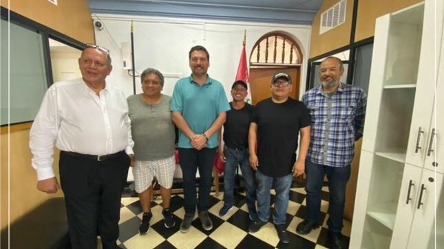 Nuestro Alcalde con los miembros de la Liga de Futbol Distrital de San Bartolo