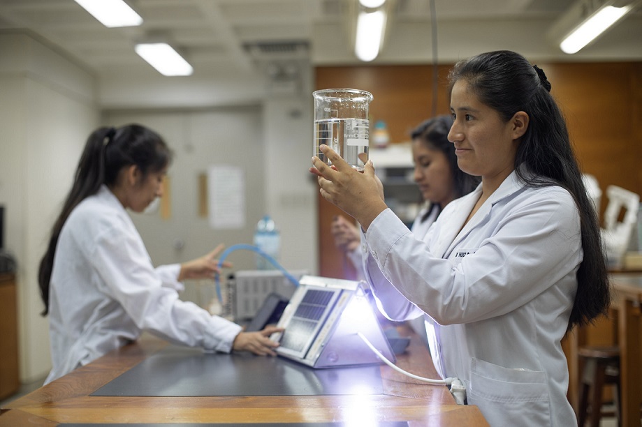 Jóvenes talentos estudiaron Biología, Farmacia y Bioquímica, y Nutrición.