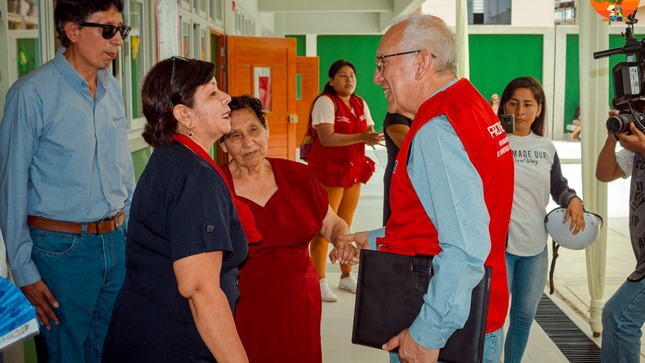 Ministro de Educación, Oscar Becerra inaugura la IE Rosa Suarez Rafael