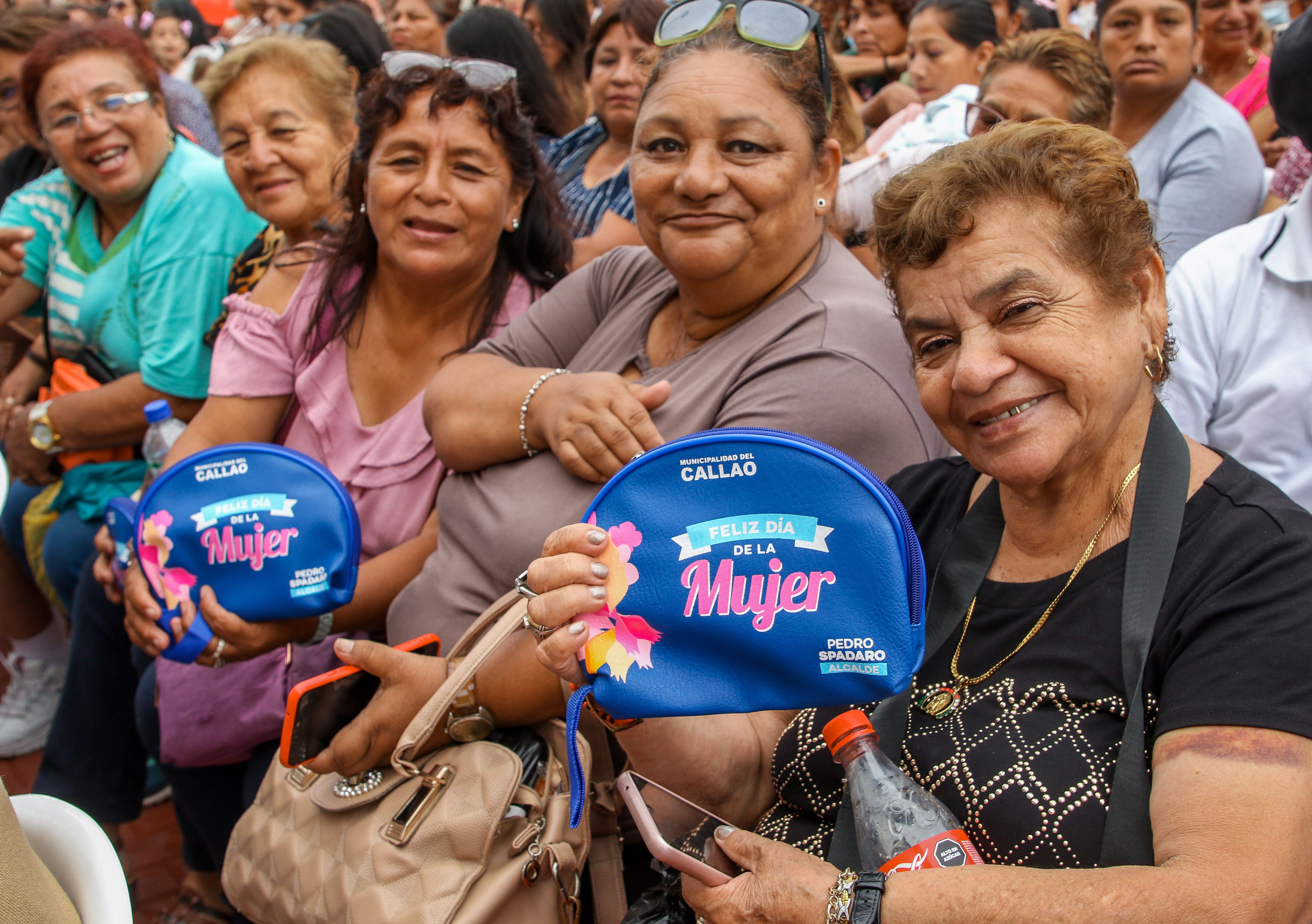 En esta fecha especial, homenajeamos a todas las mujeres chalacas que día a día luchan por salir adelante y ser un ejemplo para sus familias.