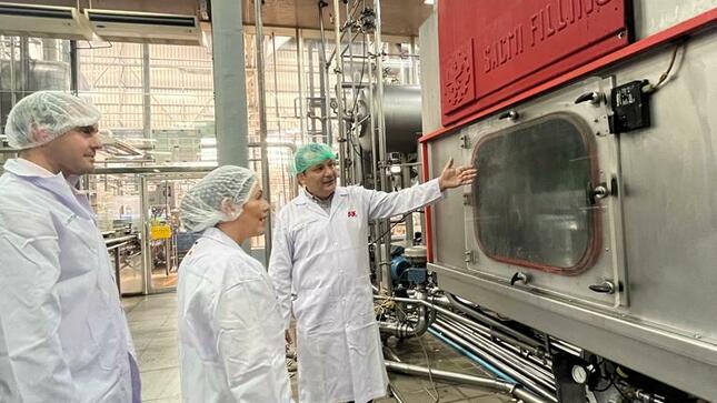 Visita embajadora de Tailandia a sede de Ajegroup