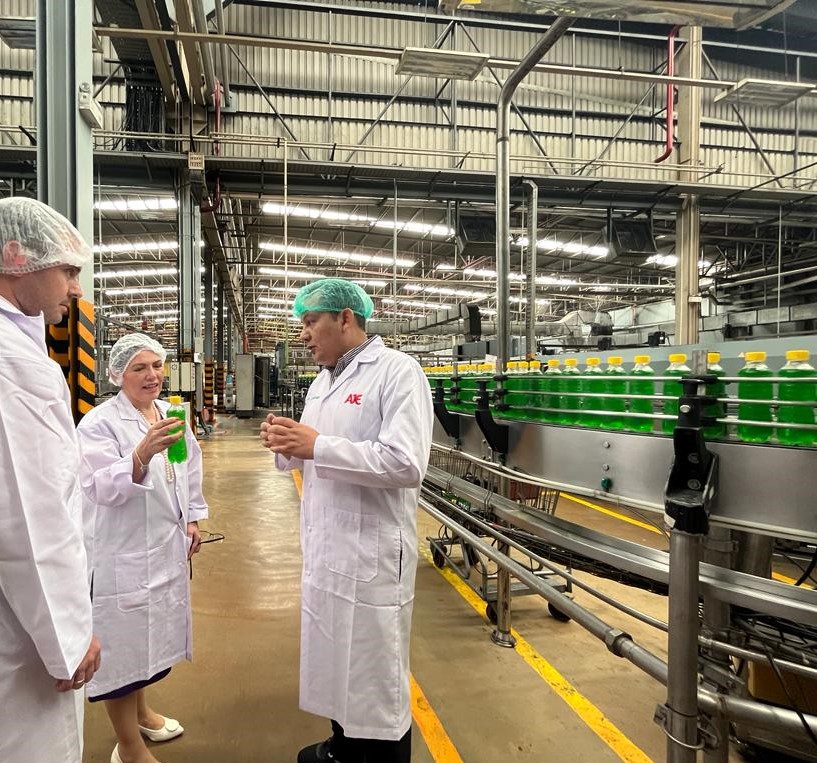 Visita embajadora de Tailandia a sede de Ajegroup