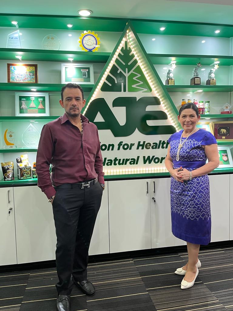 Visita embajadora de Tailandia a sede de Ajegroup