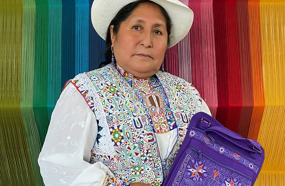 Ministerio de Cultura declara Personalidad Meritoria a la maestra bordadora Natividad Condori