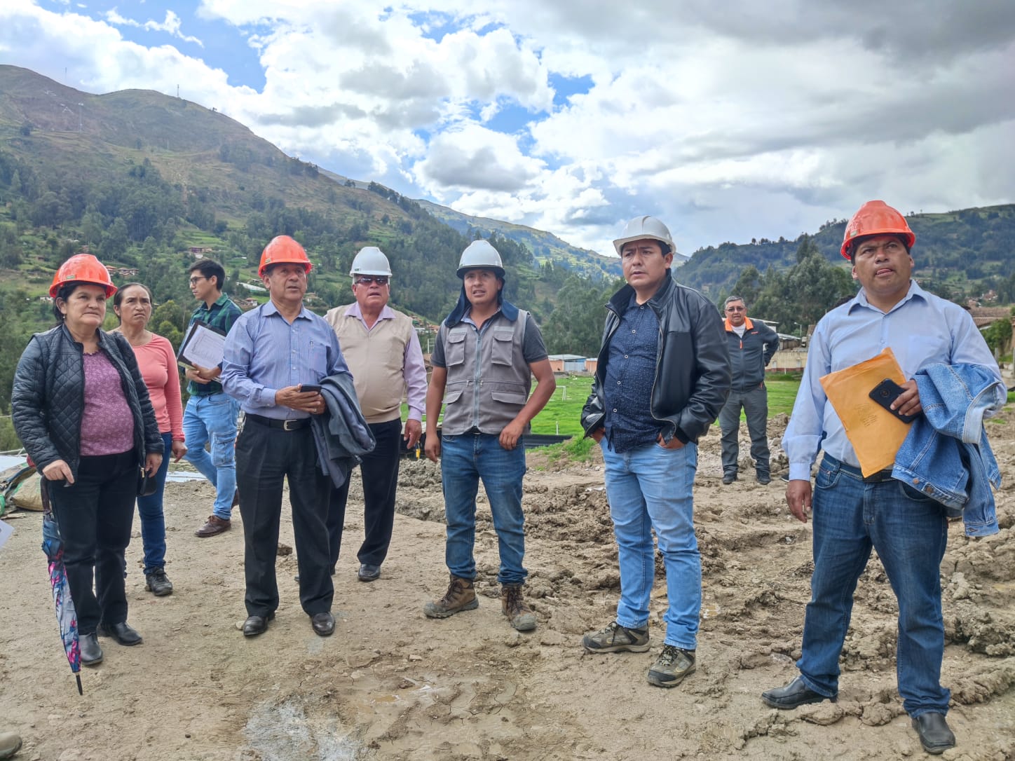 Pomabamba inspección inopinada a la obra remodelación del estadio municipal con el fin de superar problemáticas en su construcción.