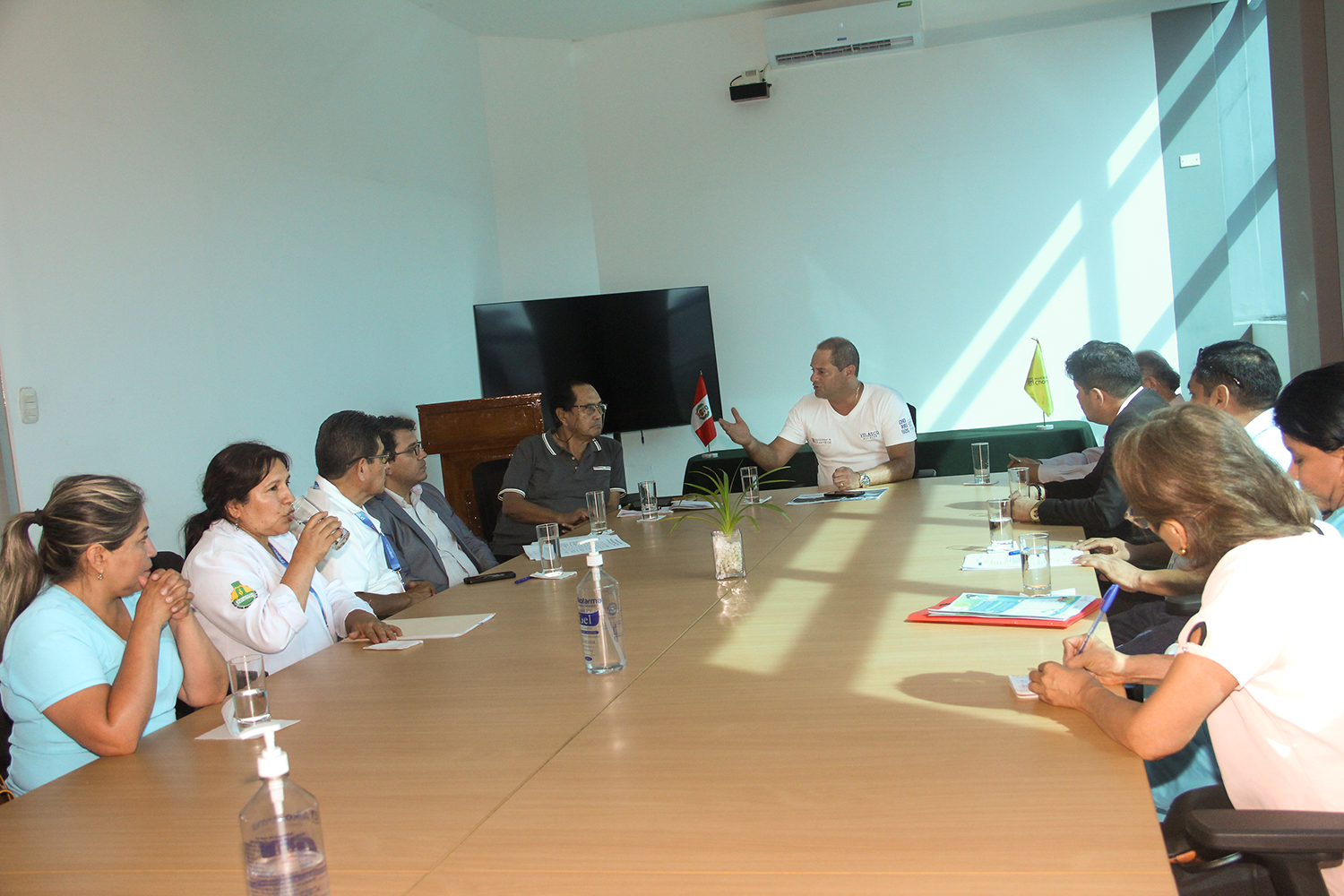 Alcalde de Chorrillos recibió a funcionarios de Salud en la Municipalidad.