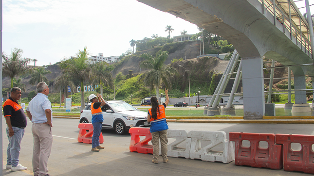 Autoridades supervisaron estructura dañada.