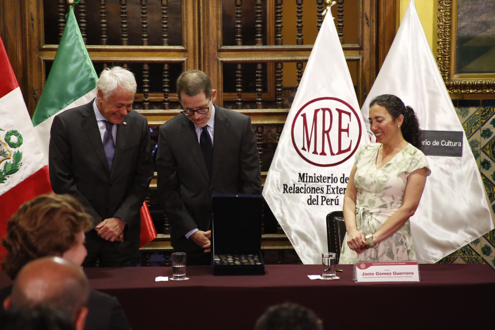 Ministerio de Cultura participó de la ceremonia de entrega de 73 monedas antiguas a la Embajada de Italia