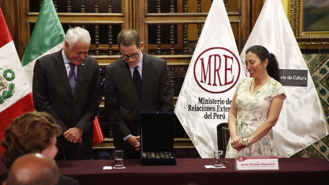 Ministerio de Cultura participó de la ceremonia de entrega de 73 monedas antiguas a la Embajada de Italia