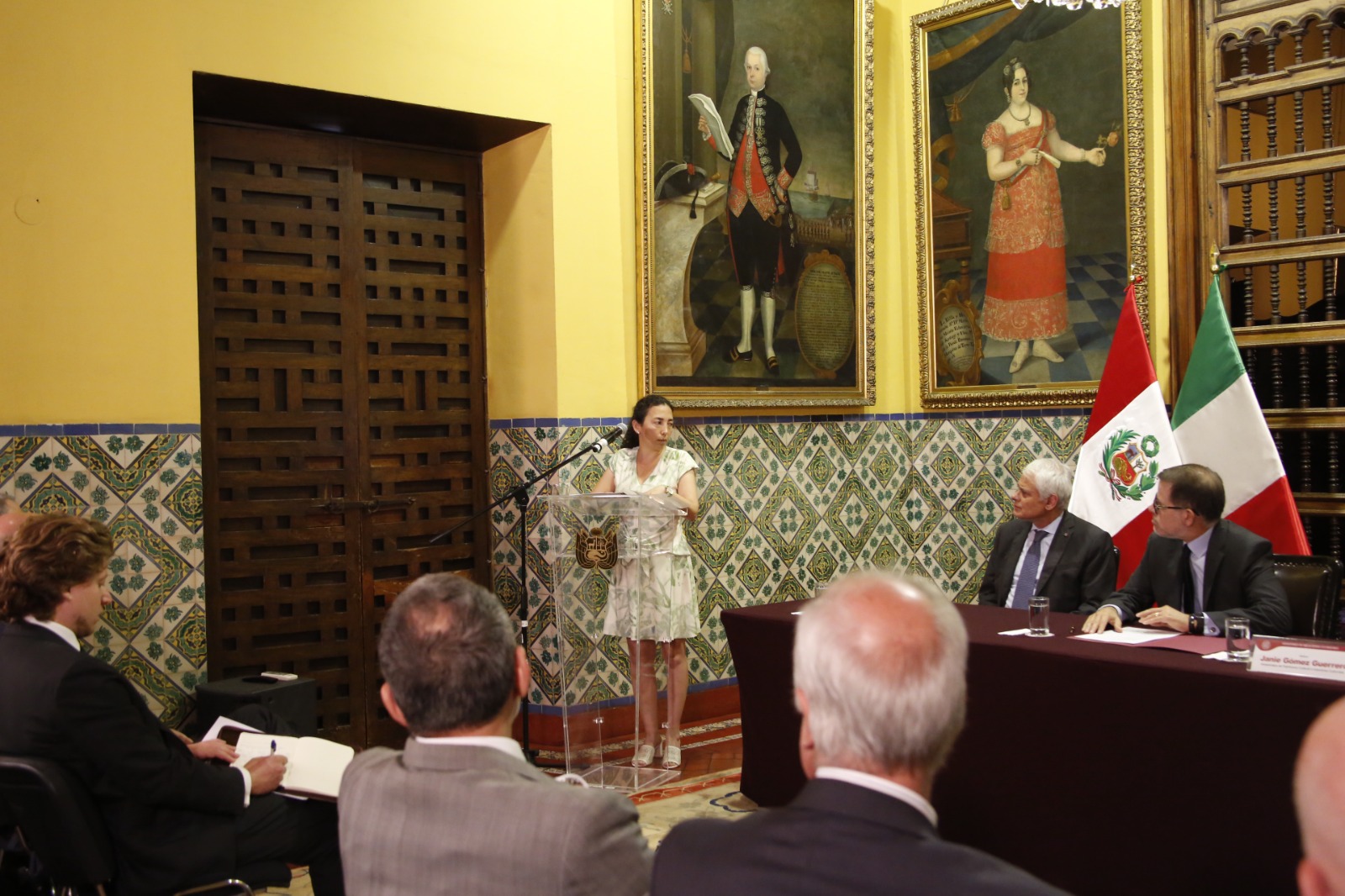 Ministerio de Cultura participó de la ceremonia de entrega de 73 monedas antiguas a la Embajada de Italia