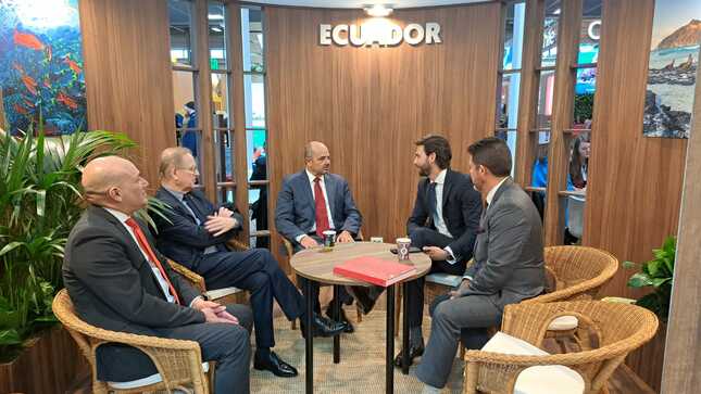 Fotografía con los expositores peruanos