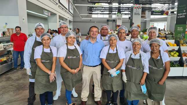 Productores de Agro Rural en Mercado Municipal de San Isidro