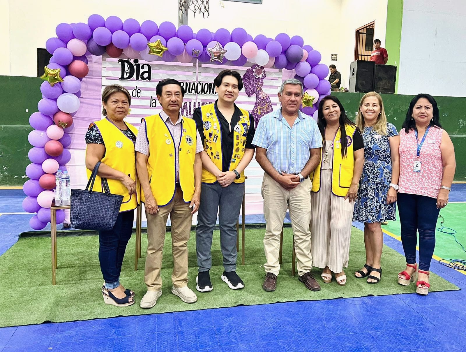 Alcalde provincial reconoció la labor de dirigentas con entrega de diplomas y cambio de look