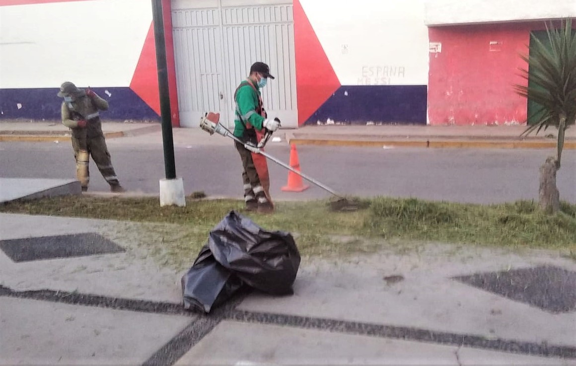 Limpieza de parques y jardines en distintos puntos de la ciudad de Huaral desarrollado por la municipalidad provincial