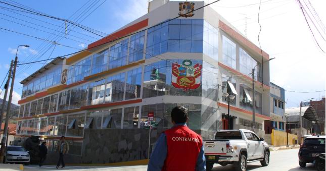 Contraloría detectó que Municipalidad suscribió contratos para mantenimiento de caminos vecinales sin verificar documentación