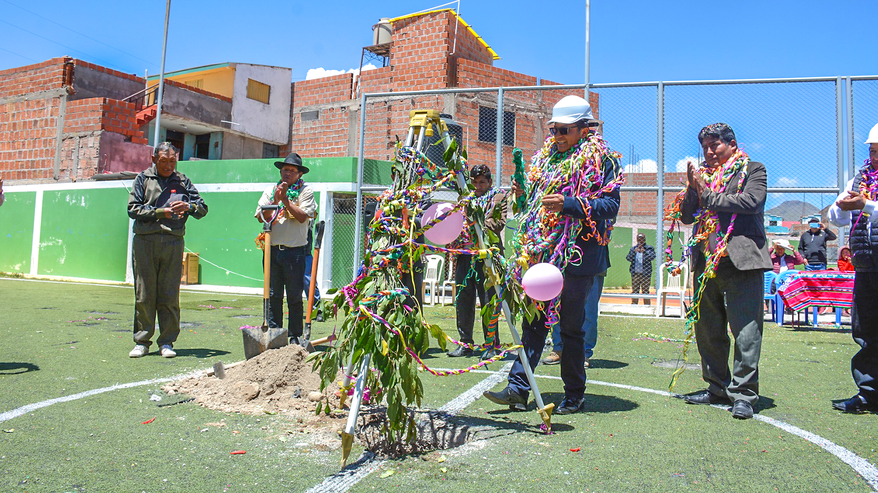 Municipalidad de Yunguyo inicia la ejecución del proyecto de renovación del complejo deportivo en el Barrio LAYKAKOTA