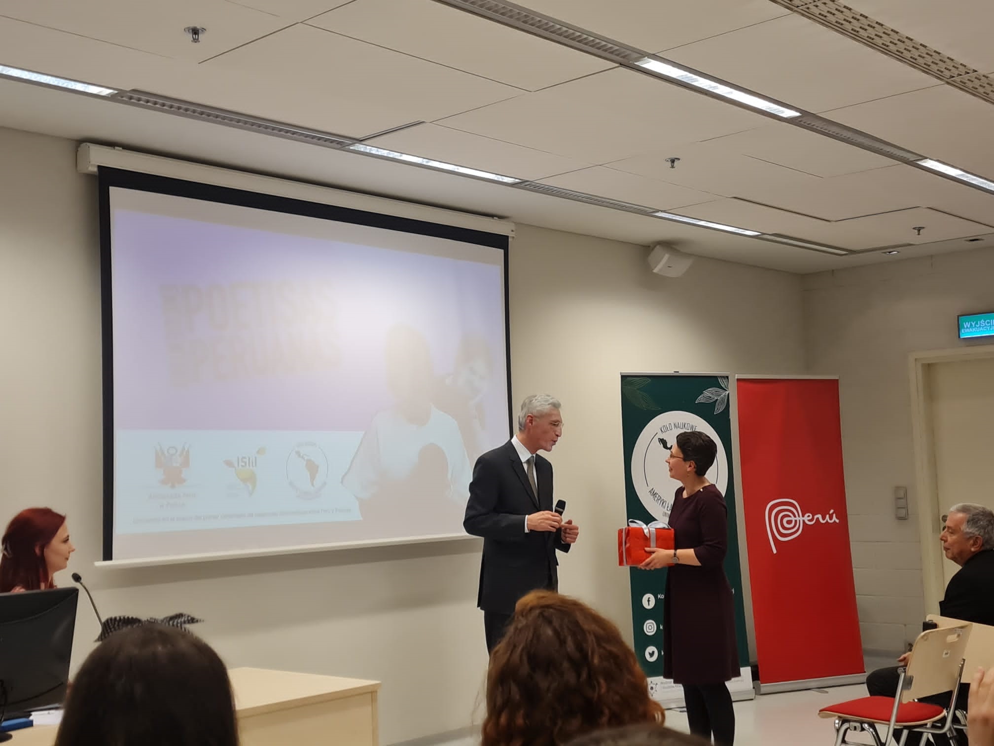 Encuentro “Poetisas Peruanas” en Varsovia