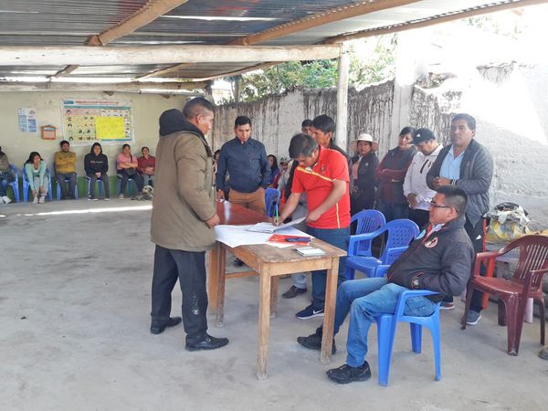 VECINOS DE LA AA.HH. HOYADA UNIDOS CON SU AUTORIDAD