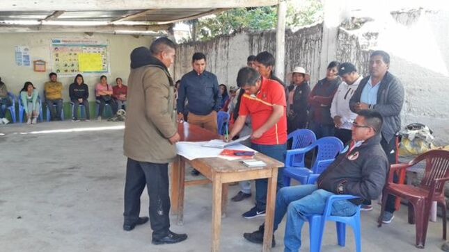 VECINOS DE LA AA.HH. HOYADA UNIDOS CON SU AUTORIDAD