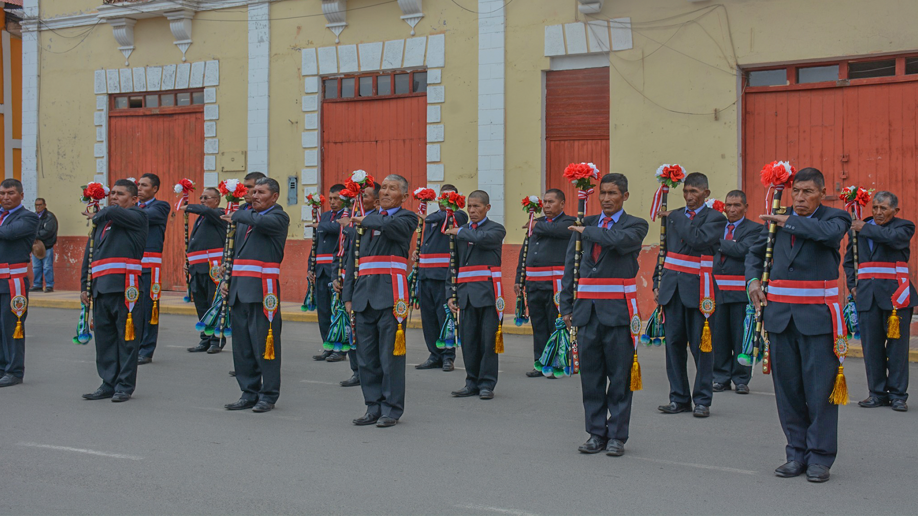 Ceremonia de Izamiento del Pabellón Nacional y Bandera de Yunguyo en nuestra plaza de Armas
