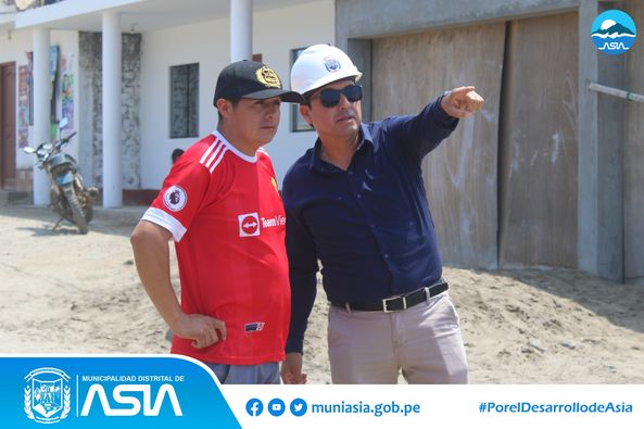 Alcalde supervisa obra de electricidad en el anexo santa rosa de Asia