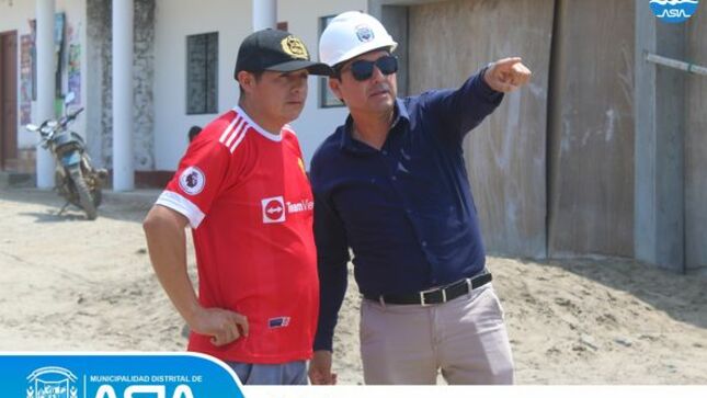 Alcalde supervisa obra de electricidad en el anexo santa rosa de Asia 