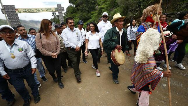 Ministra de Cultura participó en lanzamiento del programa “Yachasqa Kachun” en Atavillos Bajo