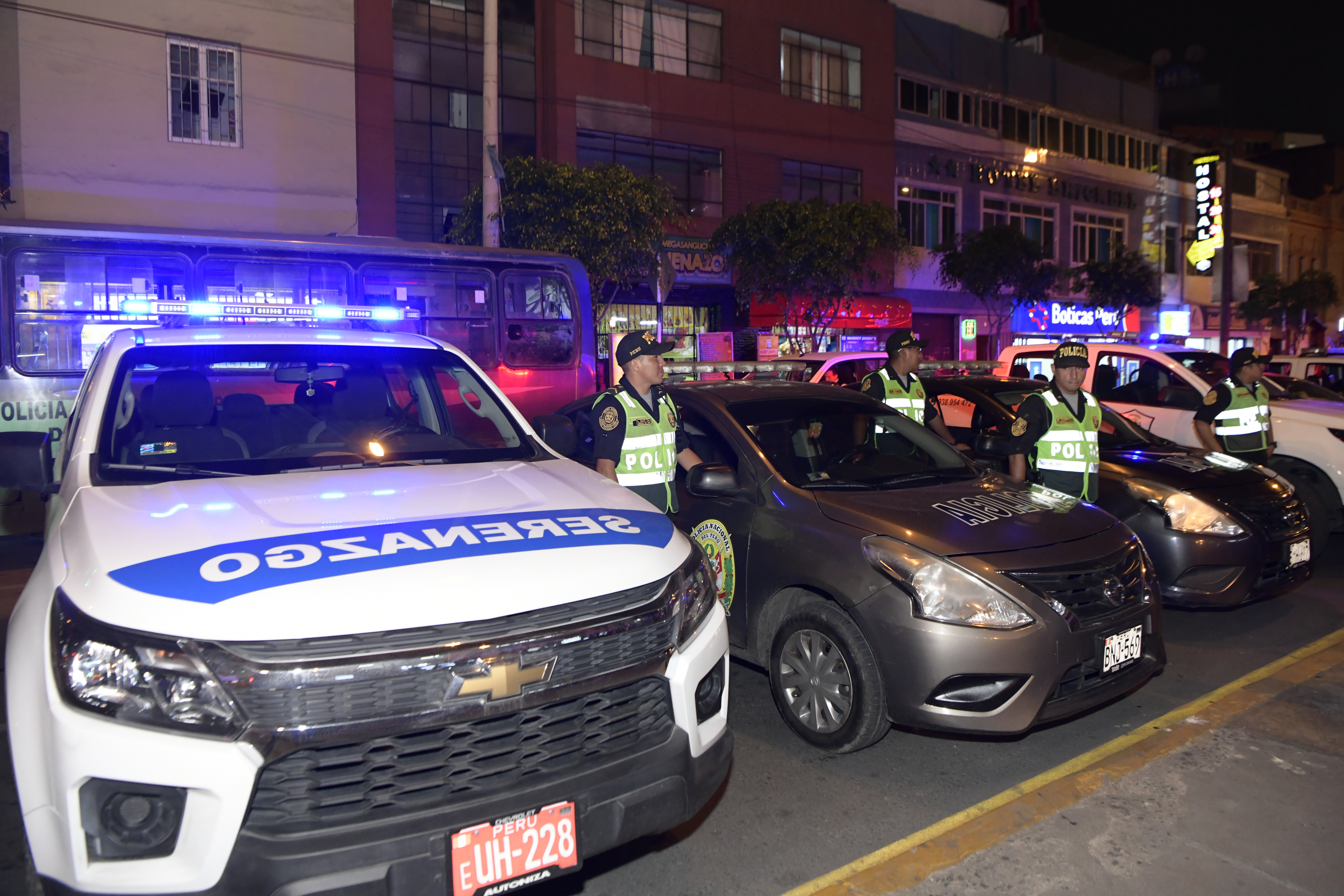 Ministro del Interior supervisa megaoperativos contra la delincuencia en Breña y Villa El Salvador