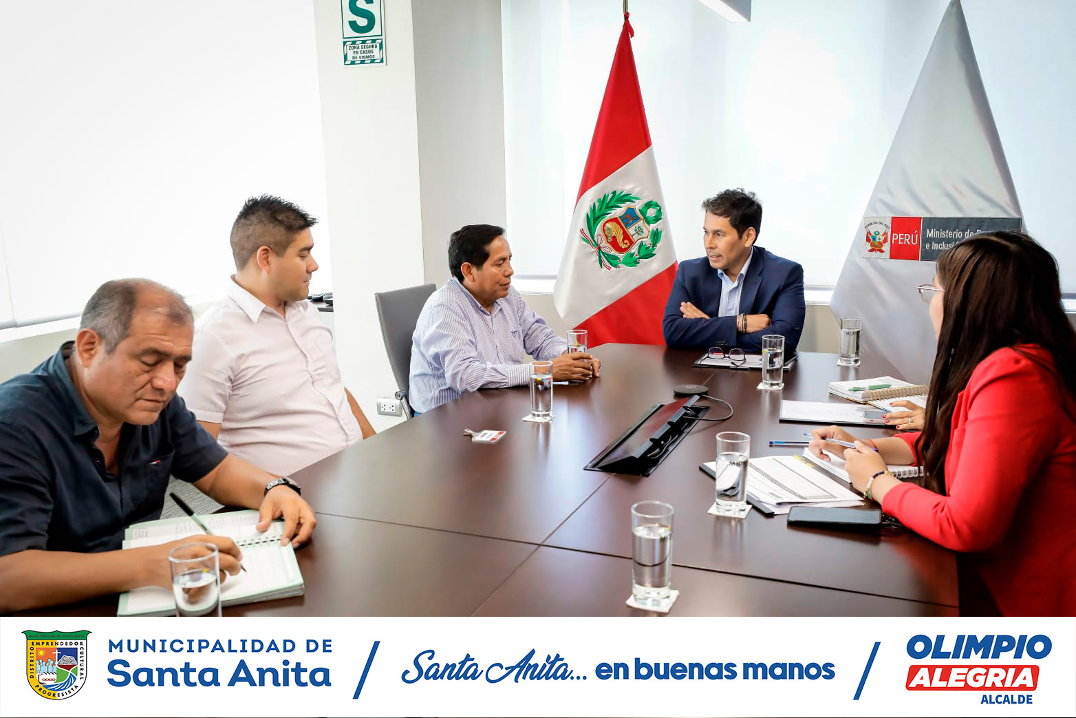 Nuestro alcalde Olimpio Alegría, sostuvo una reunión de trabajo con el Ministro de Desarrollo e Inclusión Social, Julio Javier Demartini Montes, donde se tocaron temas de impulsar los programas sociales en beneficio de todos nuestros vecinos santanitenses.
#OLIMPIOALEGRIA
#SantaAnitaenbuenasmanos