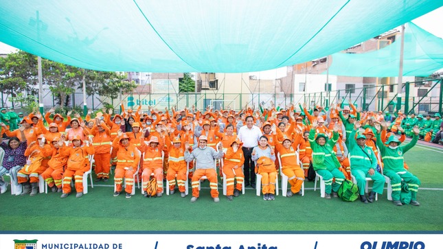 El alcalde, Olimpio Alegría, compartió con los trabajadores y trabajadoras de limpieza y áreas verdes en reconocimiento a su excelente desempeño en la labor de cuidar y mantener los parques y jardines del distrito. 
Durante el compartir, el alcalde agradeció a los colaboradores por su dedicación y compromiso y destacó la importancia del cuidado de las áreas verdes para la salud y el bienestar de los vecinos. 
#Olimpioalegria
#Santaanitaenbuenasmanos