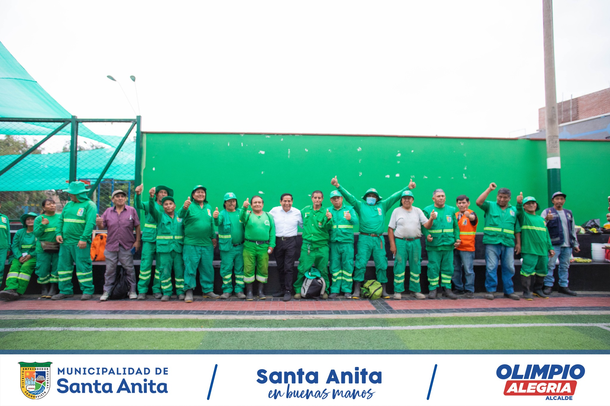 El alcalde, Olimpio Alegría, compartió con los trabajadores y trabajadoras de limpieza y áreas verdes en reconocimiento a su excelente desempeño en la labor de cuidar y mantener los parques y jardines del distrito.
Durante el compartir, el alcalde agradeció a los colaboradores por su dedicación y compromiso y destacó la importancia del cuidado de las áreas verdes para la salud y el bienestar de los vecinos.
#Olimpioalegria
#Santaanitaenbuenasmanos