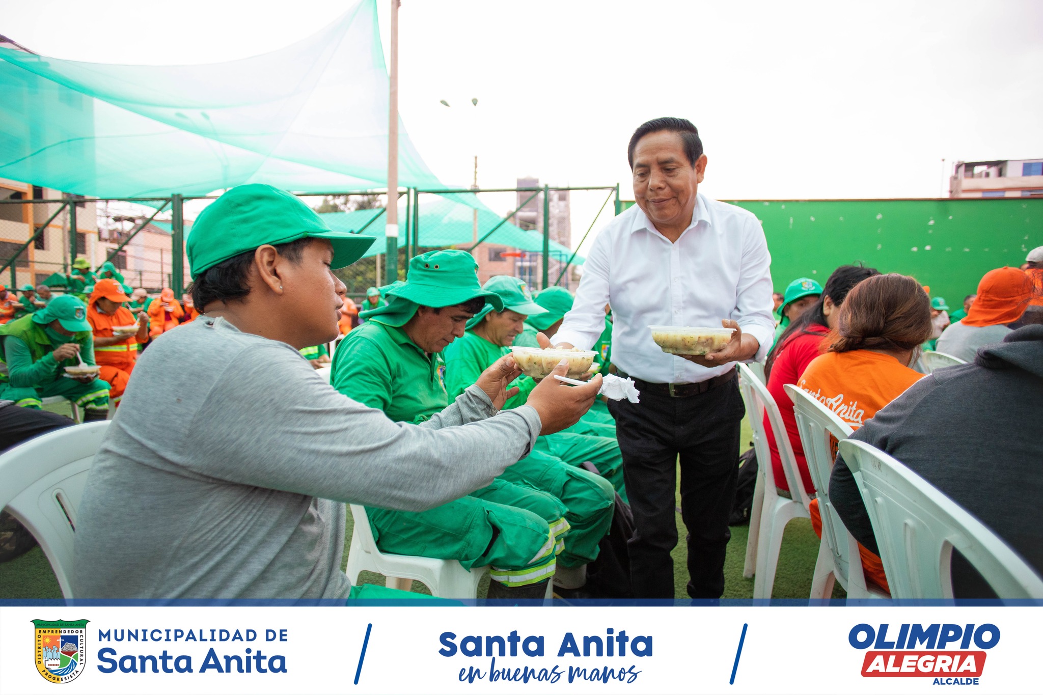 El alcalde, Olimpio Alegría, compartió con los trabajadores y trabajadoras de limpieza y áreas verdes en reconocimiento a su excelente desempeño en la labor de cuidar y mantener los parques y jardines del distrito.
Durante el compartir, el alcalde agradeció a los colaboradores por su dedicación y compromiso y destacó la importancia del cuidado de las áreas verdes para la salud y el bienestar de los vecinos.
#Olimpioalegria
#Santaanitaenbuenasmanos