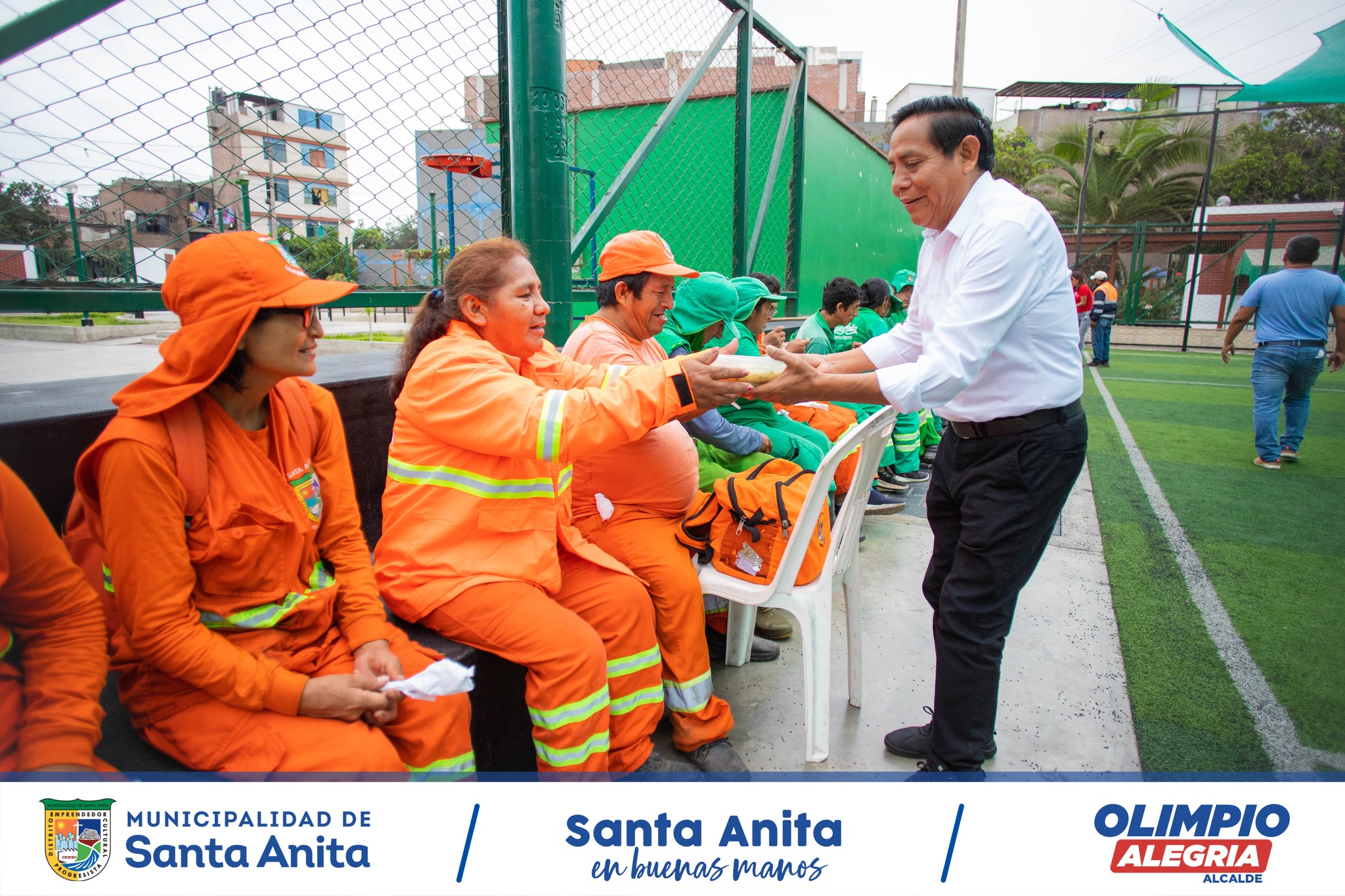 El alcalde, Olimpio Alegría, compartió con los trabajadores y trabajadoras de limpieza y áreas verdes en reconocimiento a su excelente desempeño en la labor de cuidar y mantener los parques y jardines del distrito.
Durante el compartir, el alcalde agradeció a los colaboradores por su dedicación y compromiso y destacó la importancia del cuidado de las áreas verdes para la salud y el bienestar de los vecinos.
#Olimpioalegria
#Santaanitaenbuenasmanos