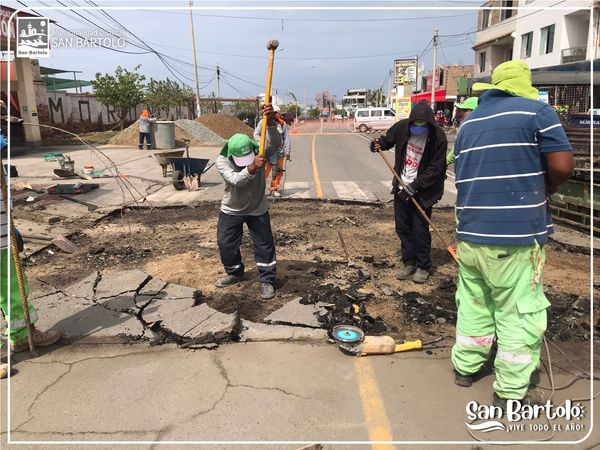 desviamos el tr谩fico por obras en favor de la Seguridad Escolar.